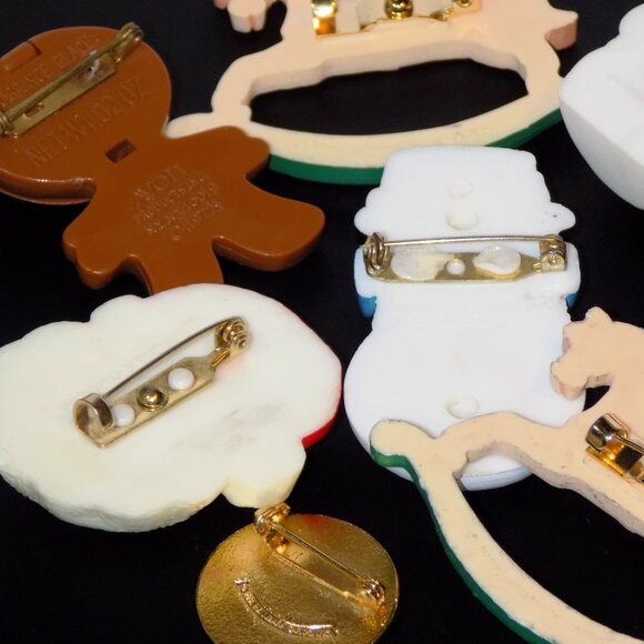 Lot 8 Vintage Hallmark, Gibson & Avon Christmas Brooches & Fragrance Pin Bundle - Picture 12 of 13